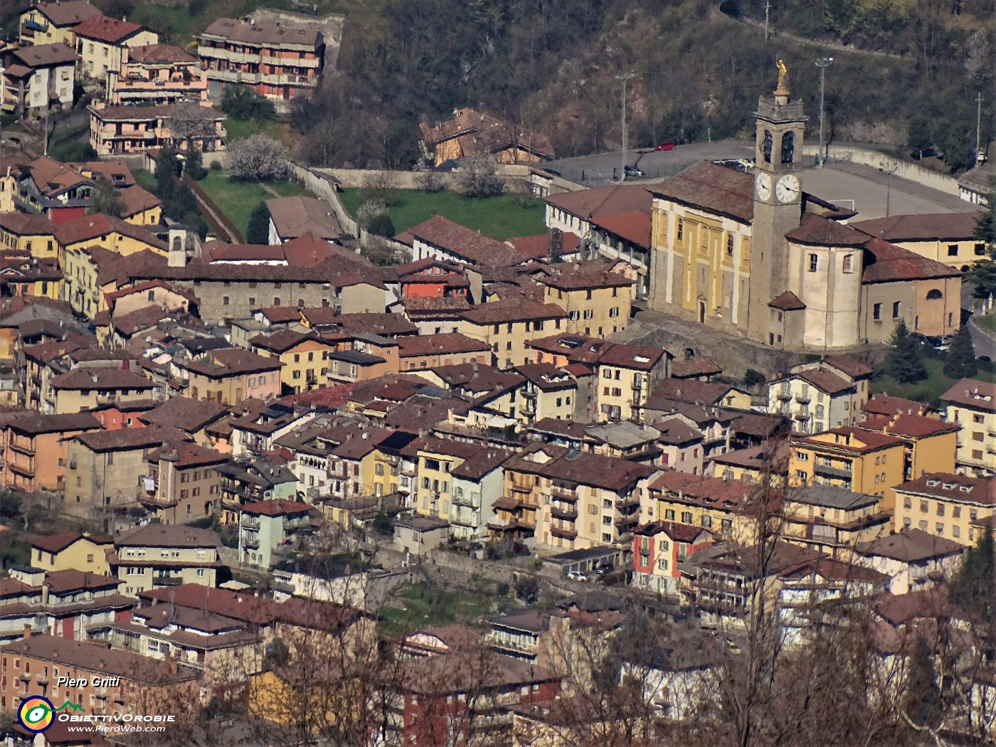 46  Dal Costone maxi zoom sul centro di  Zogno.JPG